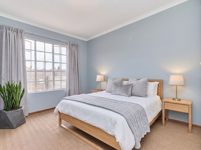 Charming 2 bedroom, 2 bathroom townhouse - Photo 8