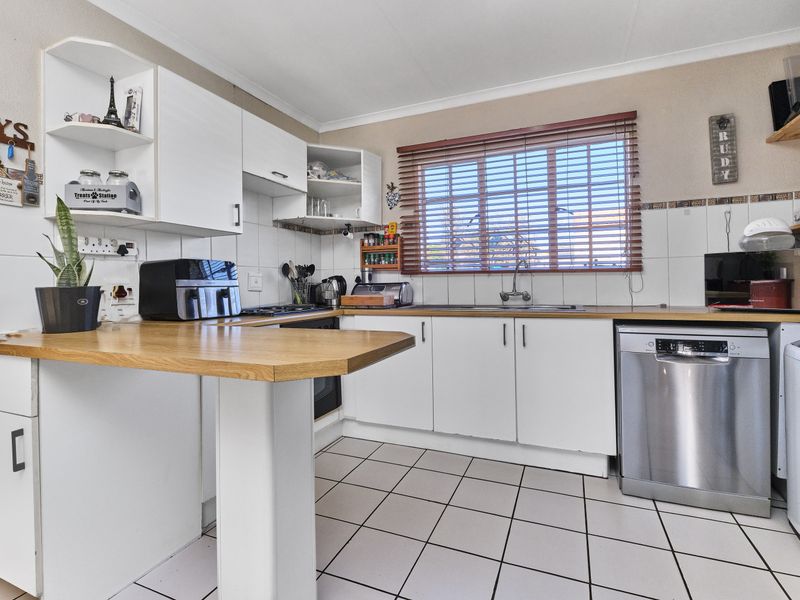 Charming 2 bedroom, 2 bathroom townhouse - Photo 6