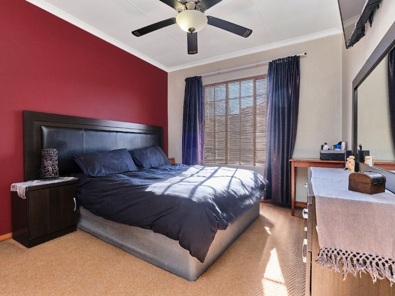 Charming 2 bedroom, 2 bathroom townhouse - Photo 7