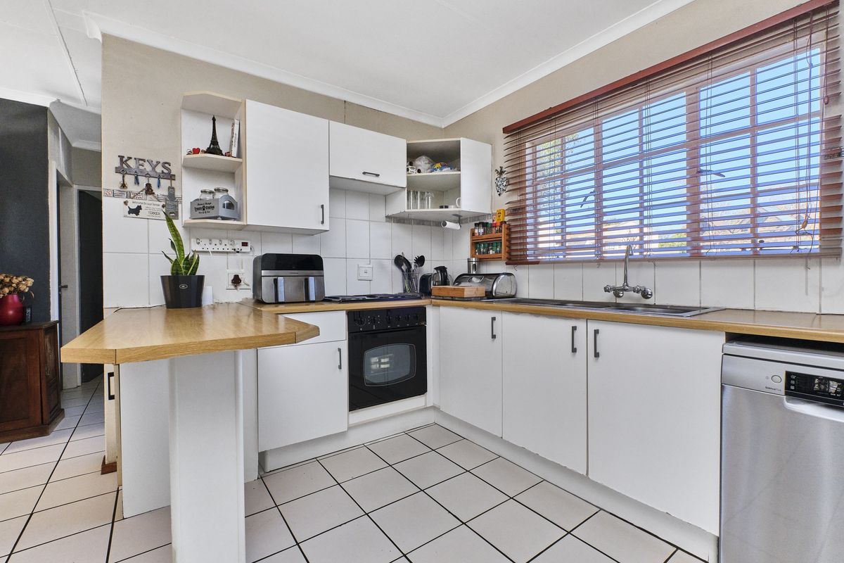 Charming 2 bedroom, 2 bathroom townhouse - Photo 5