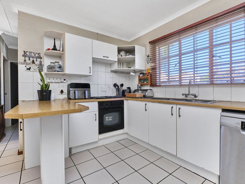 Charming 2 bedroom, 2 bathroom townhouse - Photo 5