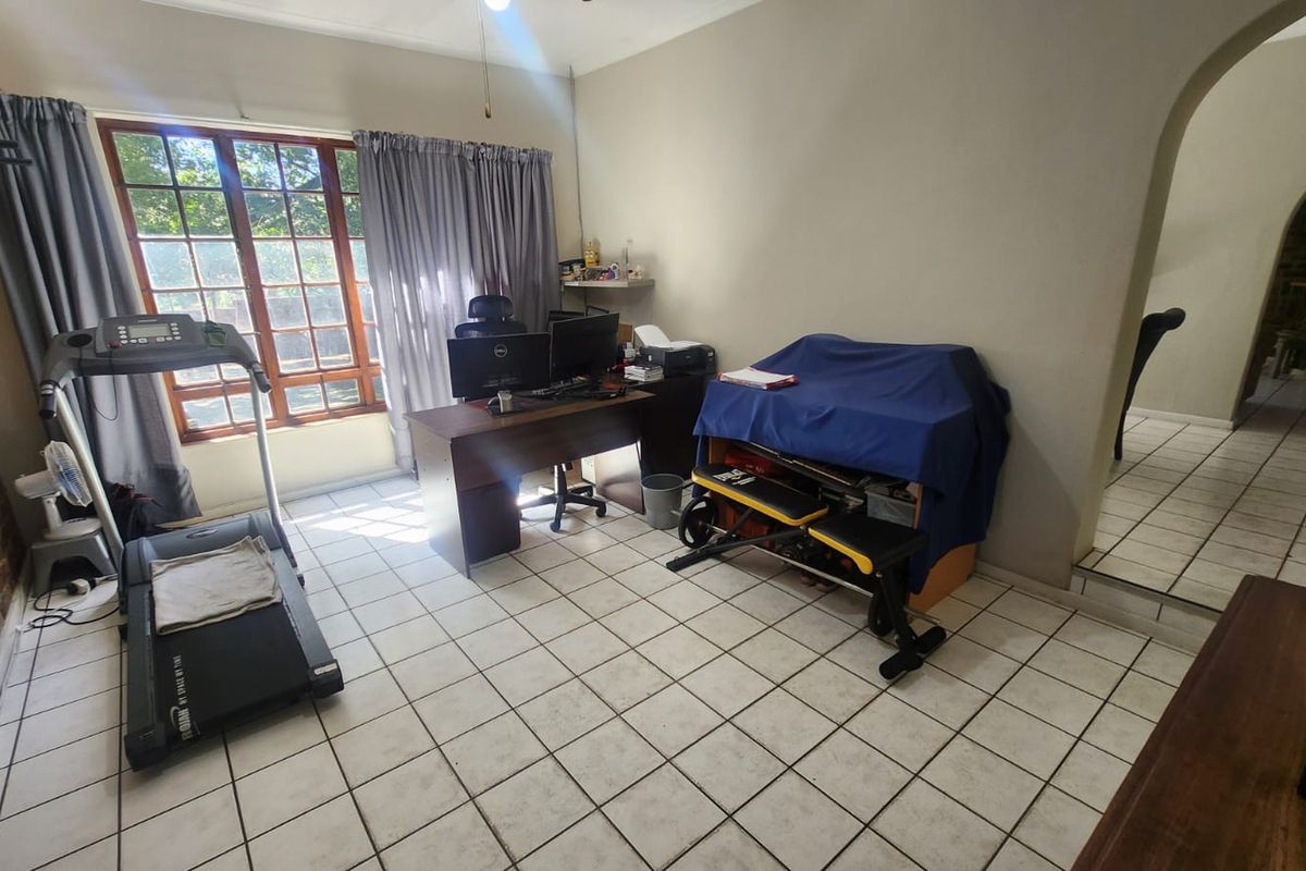 Prime Location! 3bed, 2 Bath in Hennopspark. - Photo 4