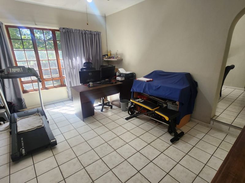 Prime Location! 3bed, 2 Bath in Hennopspark. - Photo 4