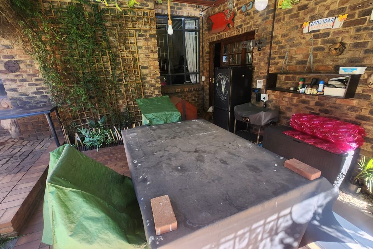Prime Location! 3bed, 2 Bath in Hennopspark. - Photo 5