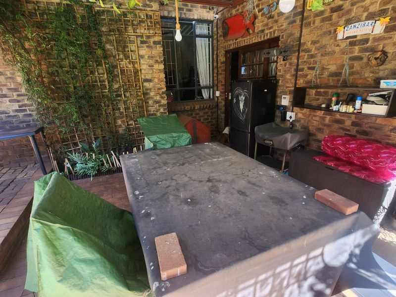 Prime Location! 3bed, 2 Bath in Hennopspark. - Photo 5