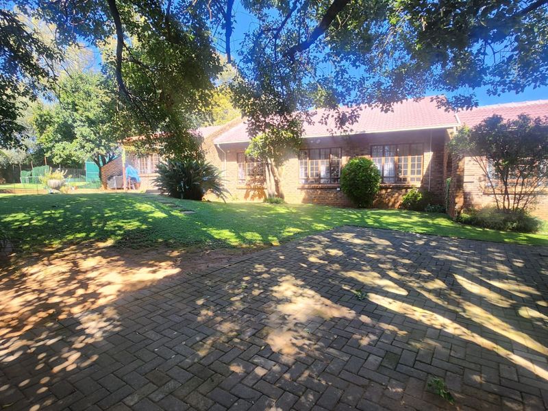 Prime Location! 3bed, 2 Bath in Hennopspark. - Photo 9