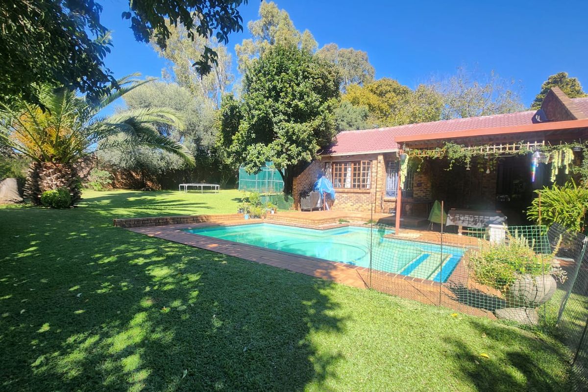Prime Location! 3bed, 2 Bath in Hennopspark. - Photo 2