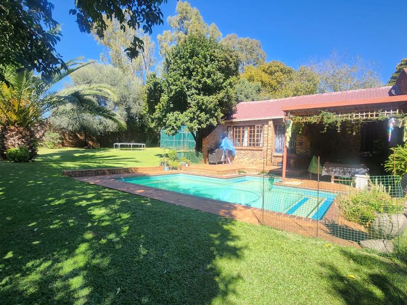 Prime Location! 3bed, 2 Bath in Hennopspark. - Photo 2