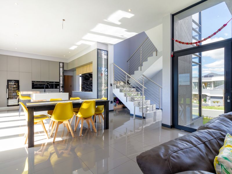 Golf Estate Living With Views - Photo 4