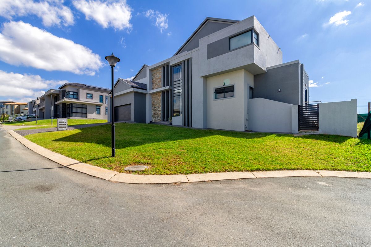 Golf Estate Living With Views - Photo 2