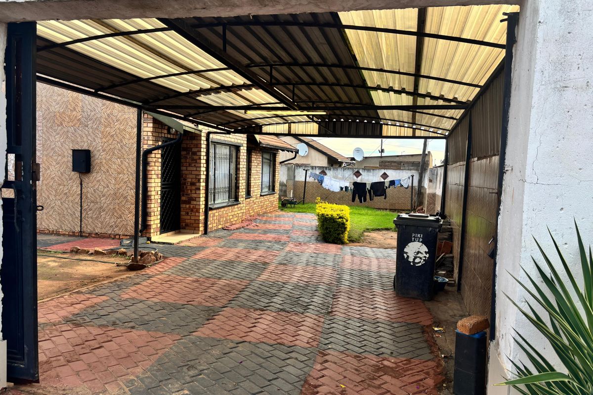 3 Bedroom House for Sale in Dobsonville Gardens - Photo 4