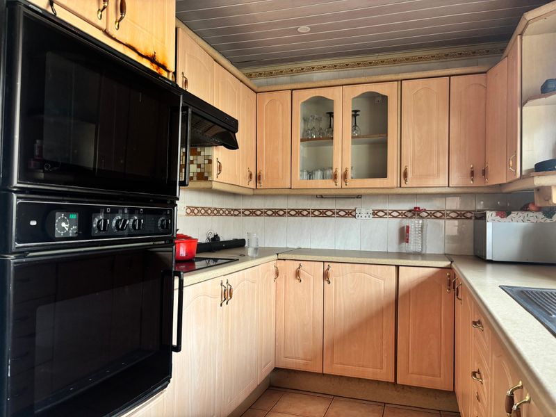 3 Bedroom House for Sale in Dobsonville Gardens - Photo 6