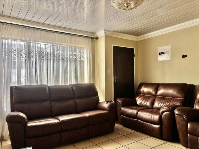 3 Bedroom House for Sale in Dobsonville Gardens - Photo 9