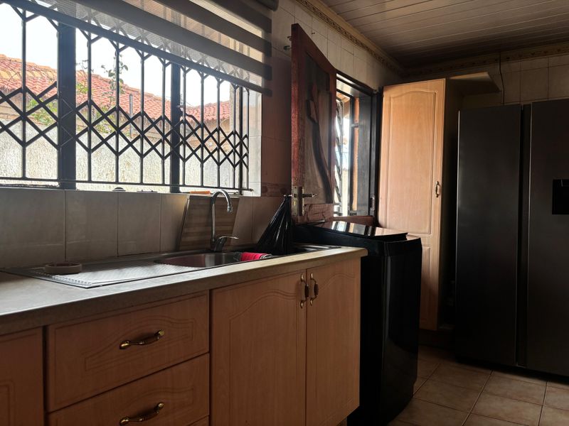 3 Bedroom House for Sale in Dobsonville Gardens - Photo 8