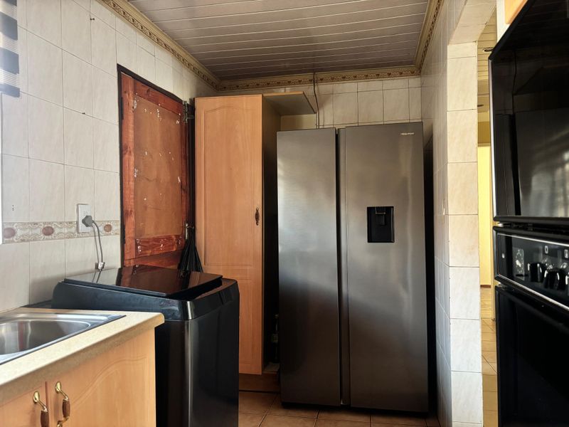 3 Bedroom House for Sale in Dobsonville Gardens - Photo 7