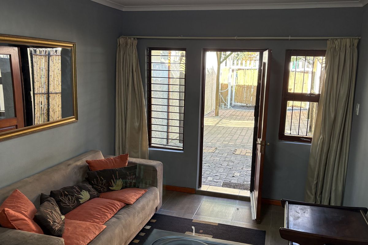 Garden Cottage Rental Monthly In Randburg - Photo 5