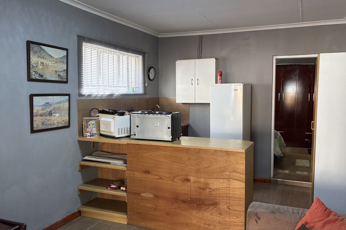 Garden Cottage Rental Monthly In Randburg - Photo 3