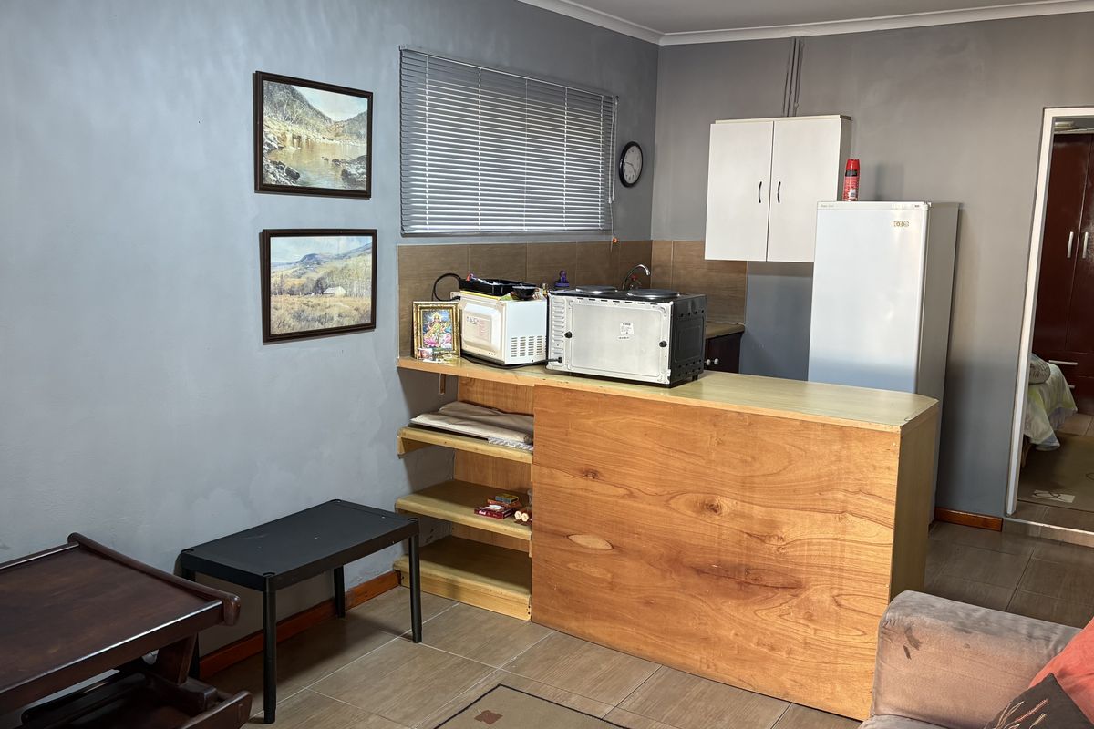 Garden Cottage Rental Monthly In Randburg - Photo 4