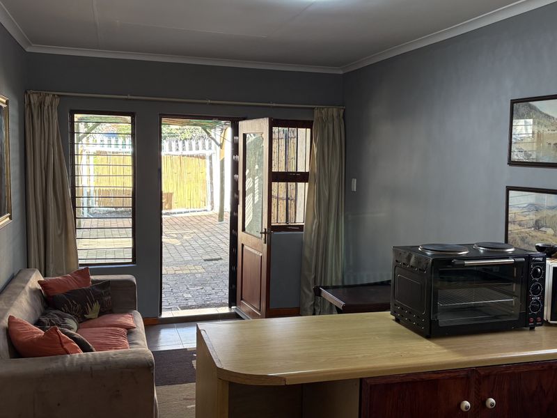 Garden Cottage Rental Monthly In Randburg - Photo 10