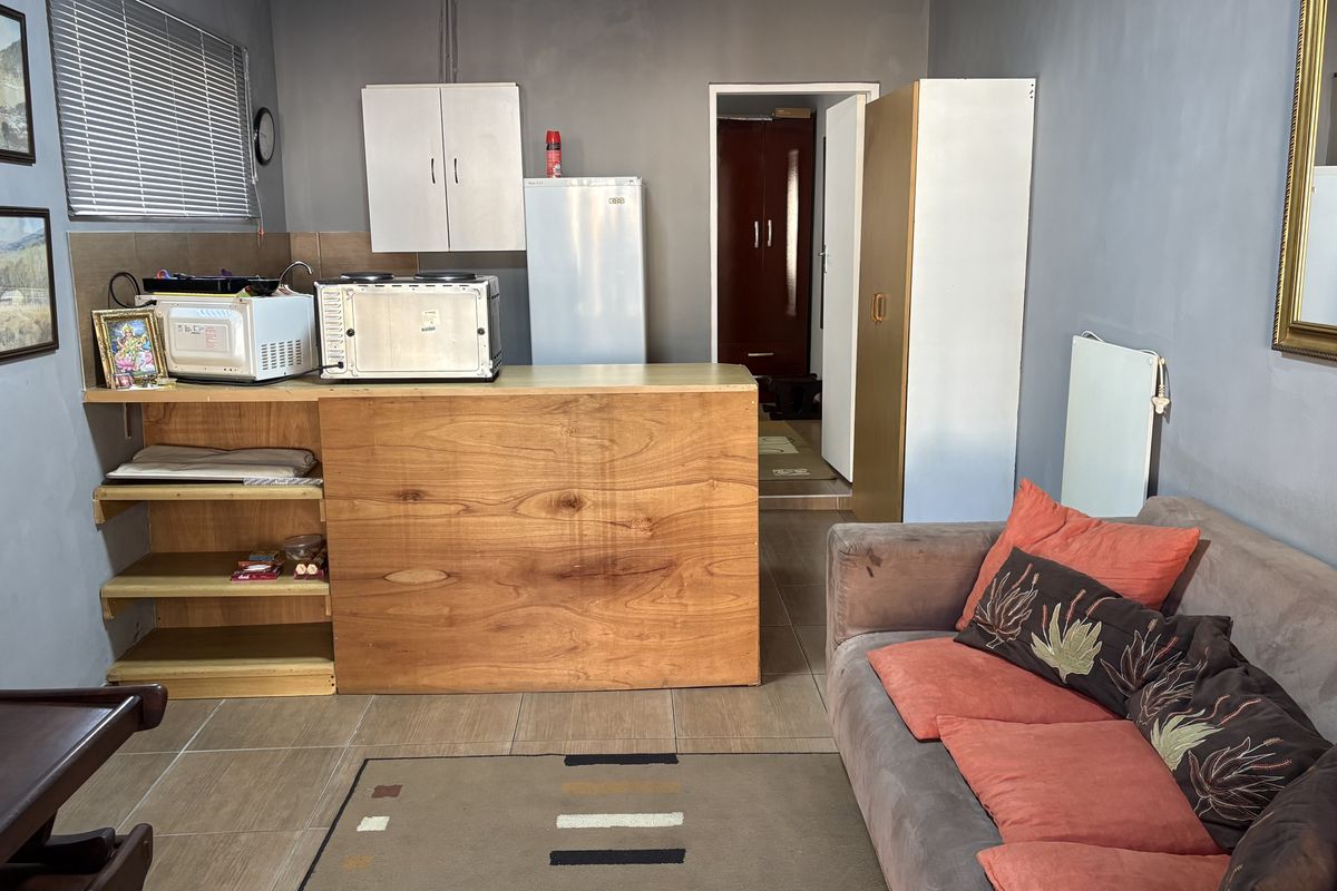 Garden Cottage Rental Monthly In Randburg - Photo 2
