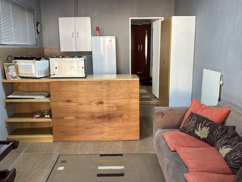 Garden Cottage Rental Monthly In Randburg - Photo 2