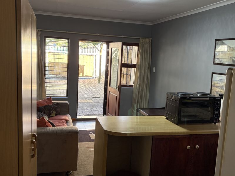 Garden Cottage Rental Monthly In Randburg - Photo 7