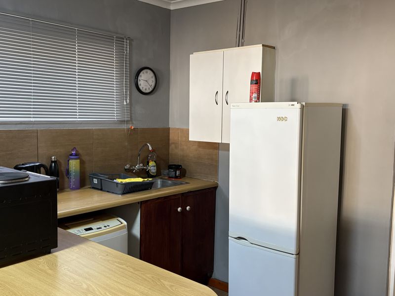 Garden Cottage Rental Monthly In Randburg - Photo 6