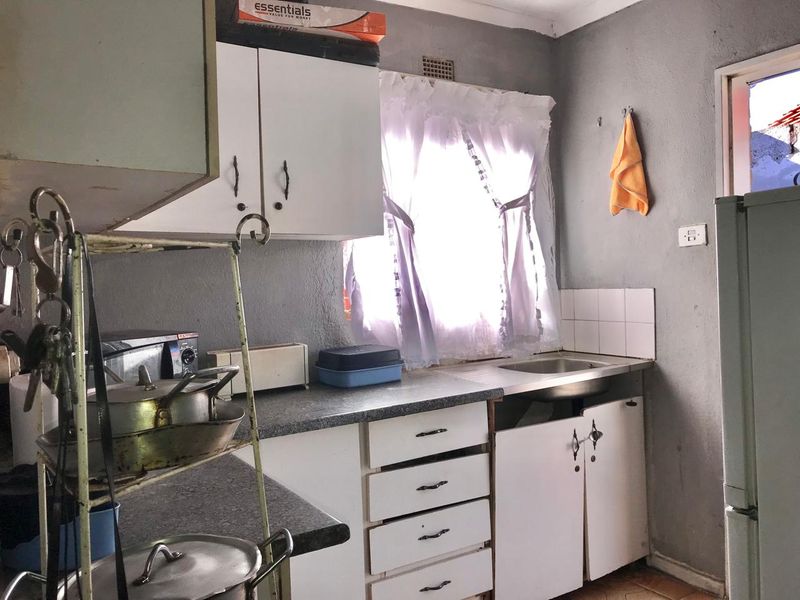 2 Bedroom House for Sale in Dobsonville - Photo 5