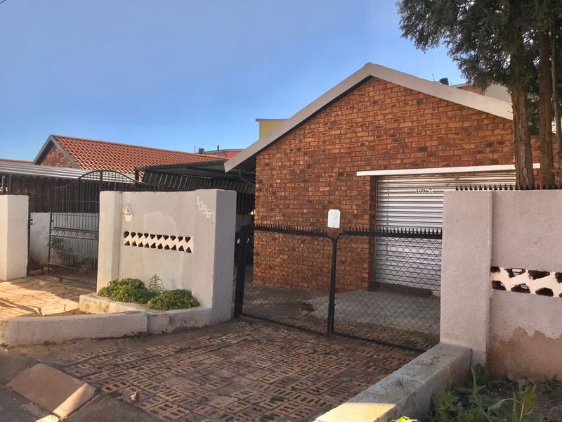 2 Bedroom House for Sale in Dobsonville - Photo 2