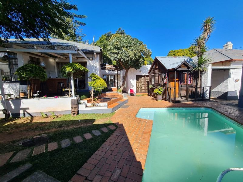 Stunning 17-bedroom freestanding property in Melville, Johannesburg—perfect for investment - Photo 3