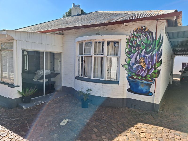 Stunning 17-bedroom freestanding property in Melville, Johannesburg—perfect for investment - Photo 6