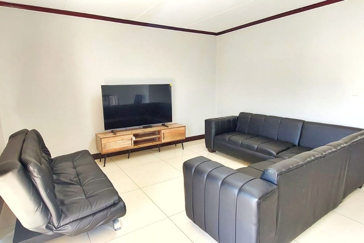 Modern 3 Bedroom Duplex in Villa Baroque, Carlswald - Photo 5