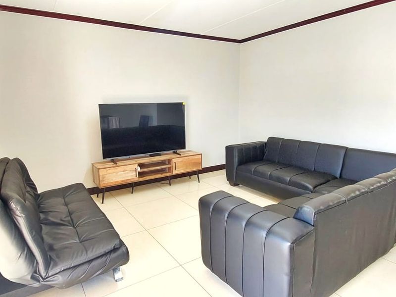 Modern 3 Bedroom Duplex in Villa Baroque, Carlswald - Photo 5