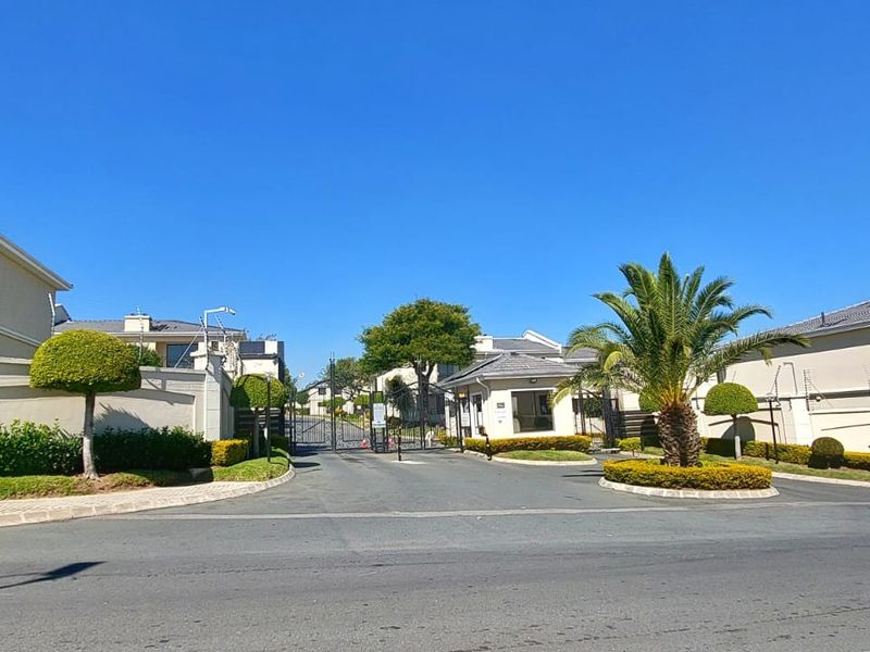 Modern 3 Bedroom Duplex in Villa Baroque, Carlswald - Photo 1