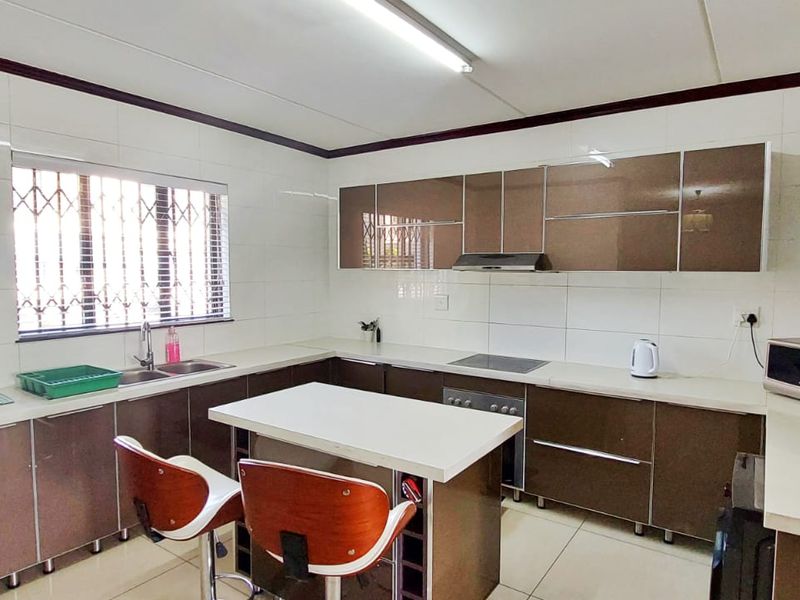 Modern 3 Bedroom Duplex in Villa Baroque, Carlswald - Photo 8