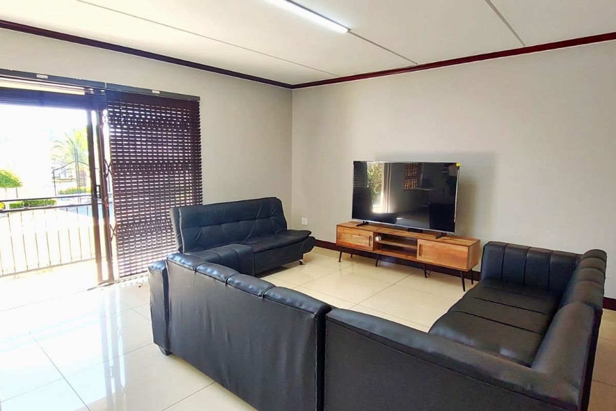 Modern 3 Bedroom Duplex in Villa Baroque, Carlswald - Photo 4