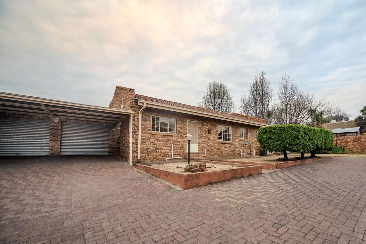 Charming 2bedroom townhouse for rent in central Standerton, perfect blend of comfort and convenience - Photo 3