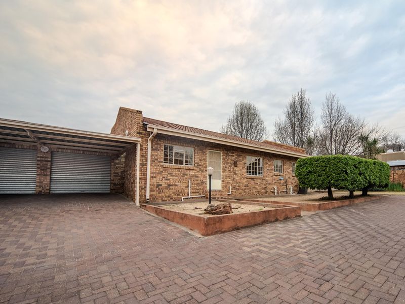 Charming 2bedroom townhouse for rent in central Standerton, perfect blend of comfort and convenience - Photo 3