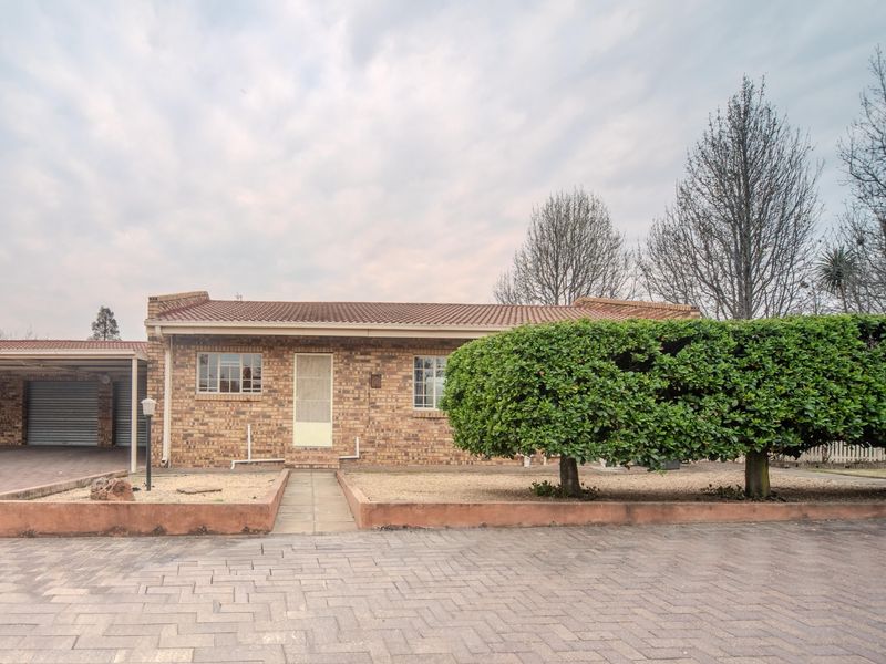 Charming 2bedroom townhouse for rent in central Standerton, perfect blend of comfort and convenience - Photo 2