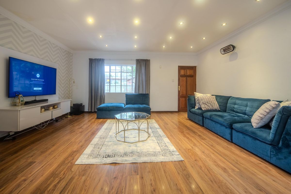Charming 2bedroom townhouse for rent in central Standerton, perfect blend of comfort and convenience - Photo 4