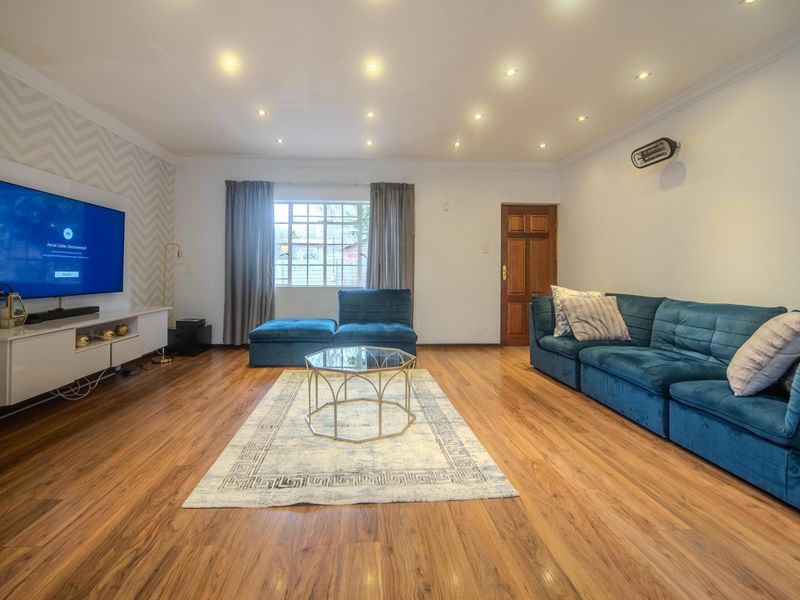 Charming 2bedroom townhouse for rent in central Standerton, perfect blend of comfort and convenience - Photo 4