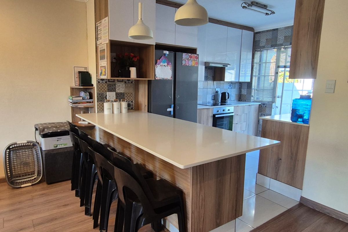 newly renovated ,Spacious 2 Bedroom townhouse In Safe complex available to rent in Kelvin - Photo 5