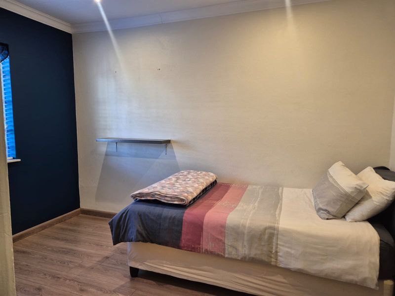 newly renovated ,Spacious 2 Bedroom townhouse In Safe complex available to rent in Kelvin - Photo 9