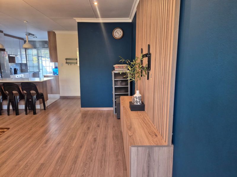 newly renovated ,Spacious 2 Bedroom townhouse In Safe complex available to rent in Kelvin - Photo 6