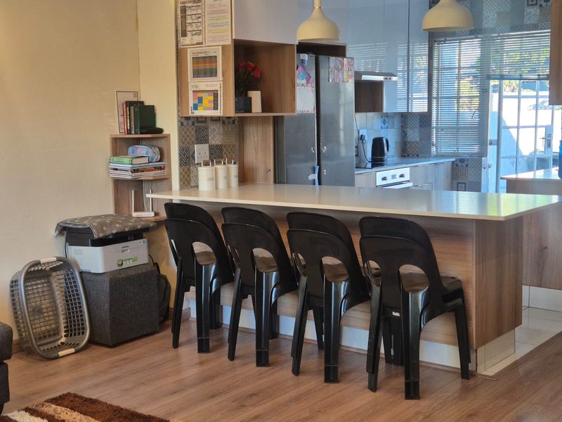 newly renovated ,Spacious 2 Bedroom townhouse In Safe complex available to rent in Kelvin - Photo 3