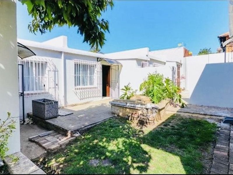 Cottage To Rent - Photo 2
