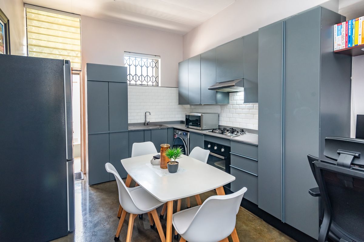ON AUCTION | VICTORIA / NORWOOD - URGENT RELOCATION SALE - Photo 2