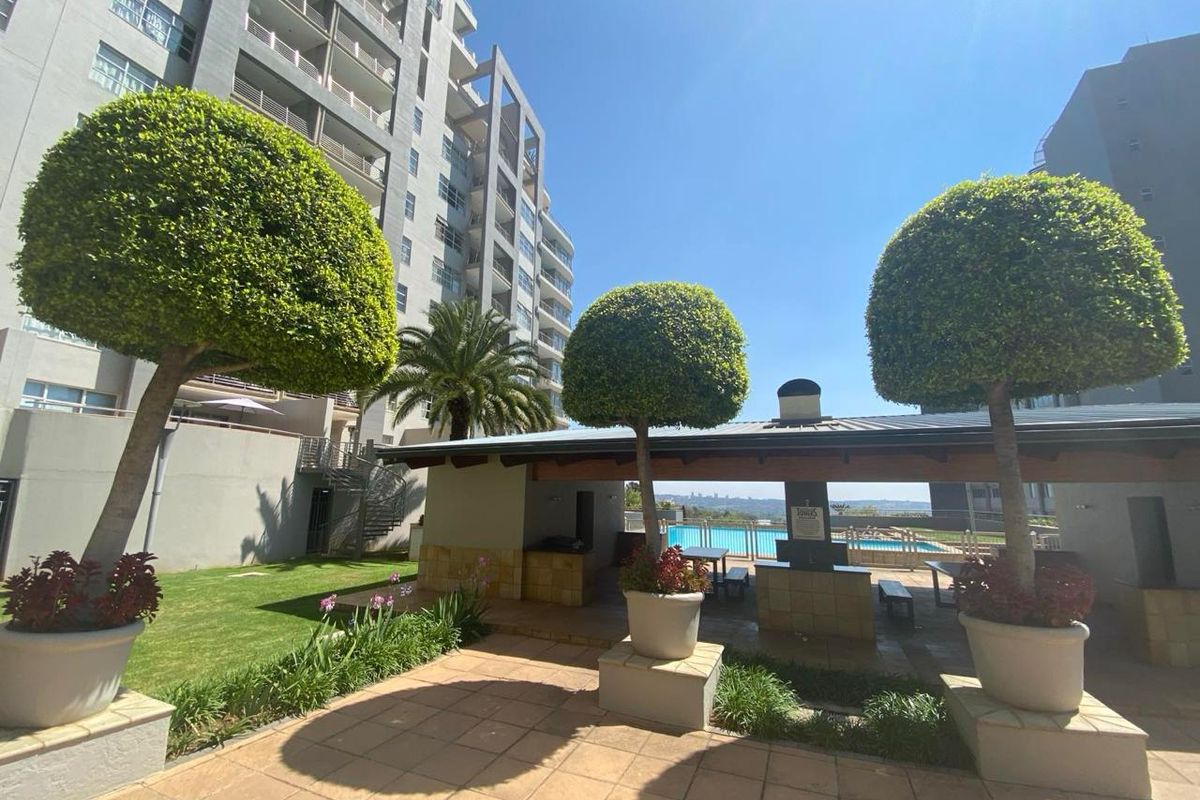 FULLY FURNISHED Duplex-Apartment is a perfect lock-up and go-in the perfect building. - Photo 3