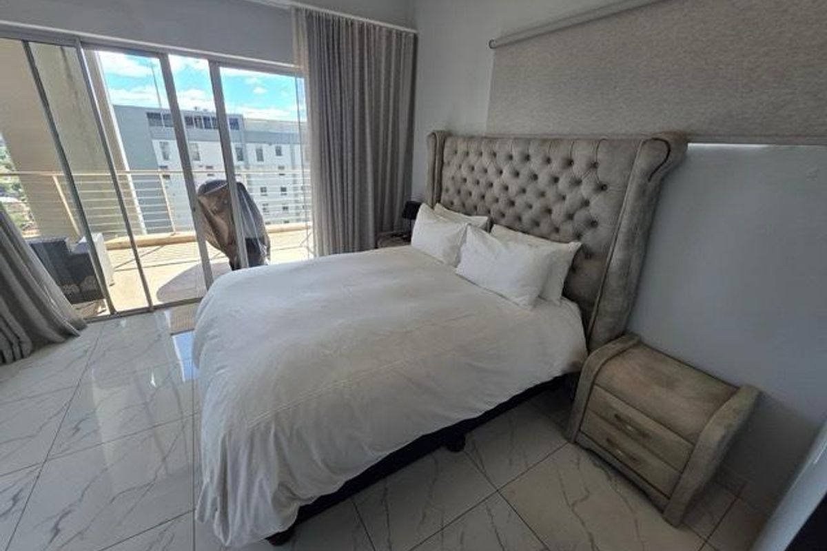 FULLY FURNISHED Duplex-Apartment is a perfect lock-up and go-in the perfect building. - Photo 4