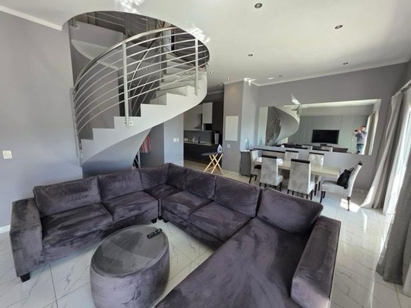 FULLY FURNISHED Duplex-Apartment is a perfect lock-up and go-in the perfect building. - Photo 9